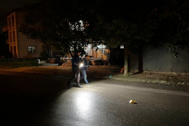 Kocaeli'de taziyeye giden iki arkadaşa otomobil &ccedil;arptı: 1 &ouml;l&uuml;, 1 yaralı