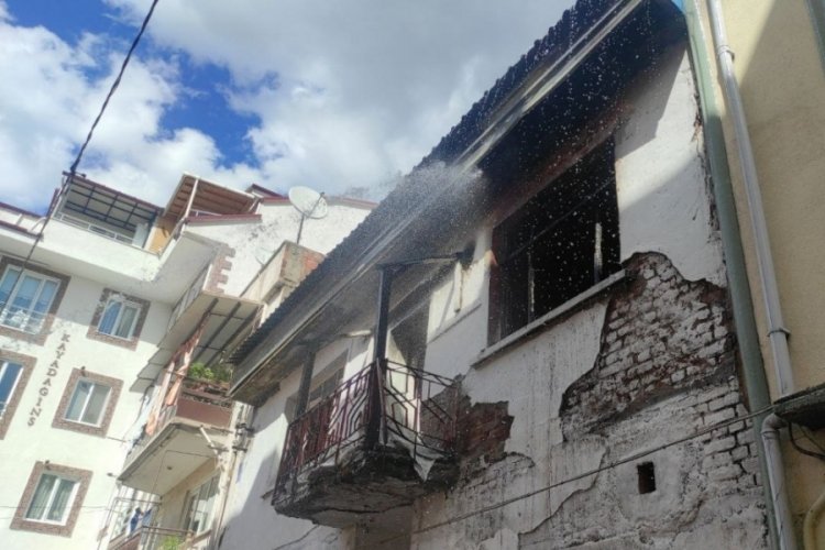 Kocaeli'de binada yangın &ccedil;ıktı, mahallede tansiyon y&uuml;kseldi