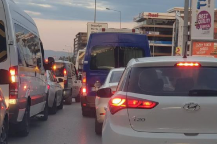 Bursa trafiğinde 'yancı' kaosu! Ulaşım eziyet oldu...
