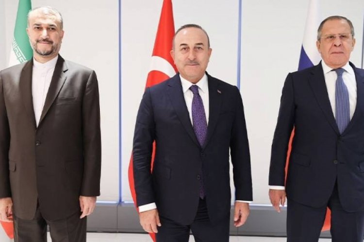 Bakan &Ccedil;avuşoğlu, Rus ve İranlı mevkidaşları ile g&ouml;r&uuml;şt&uuml;