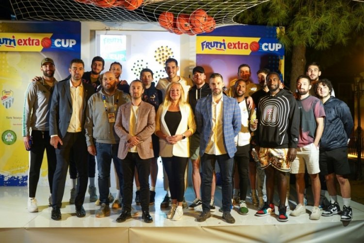 Frutti Extra Cup'a muhteşem a&ccedil;ılış kokteyli