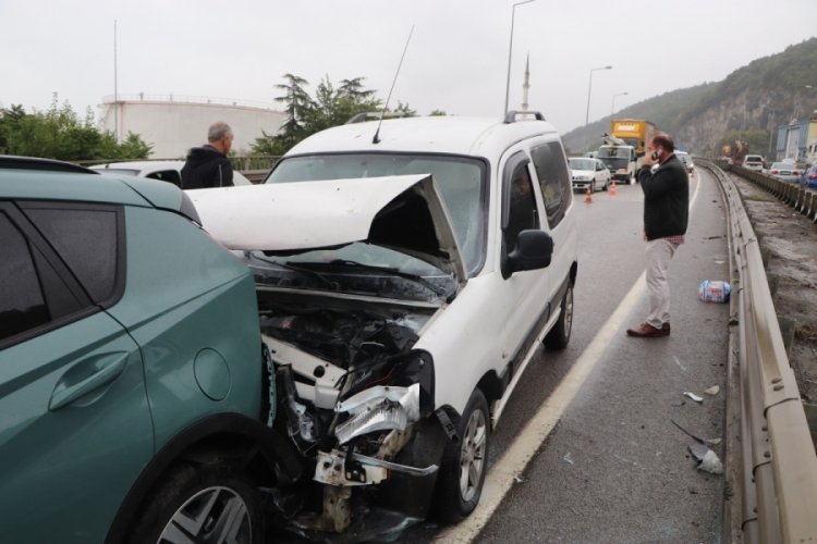 Samsun'da 8 ara&ccedil; birbirine girdi: 1 yaralı