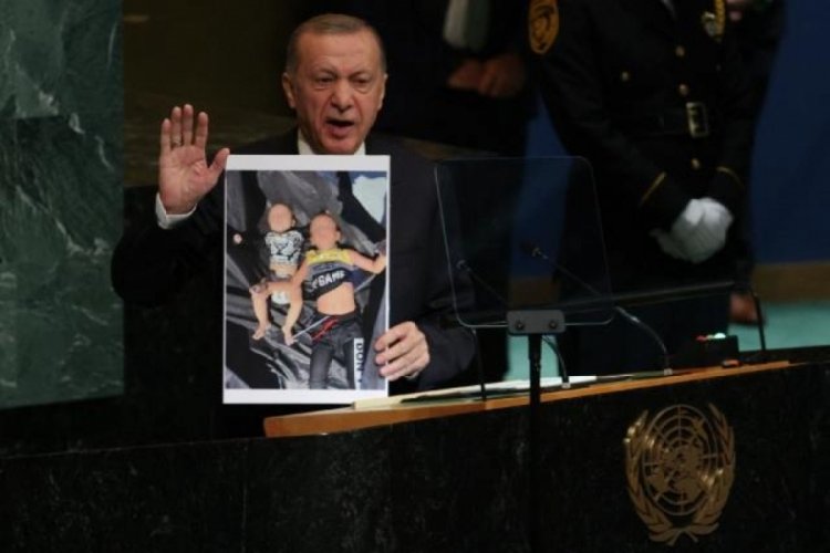 Cumhurbaşkanı Erdoğan BM'de boğularak &ouml;len bebeklerin fotoğrafını g&ouml;sterdi!