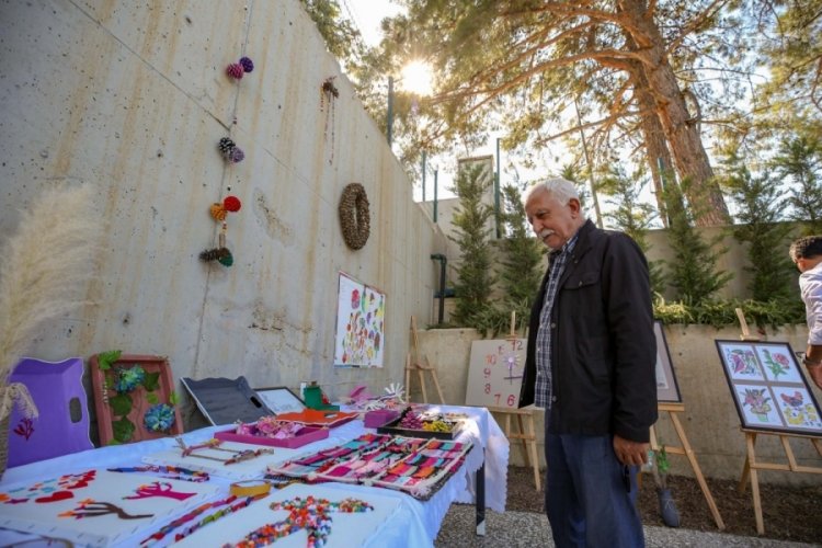 Nil&uuml;fer Belediyesi 21 Eyl&uuml;l D&uuml;nya Alzheimer G&uuml;n&uuml;'nde şenlendi