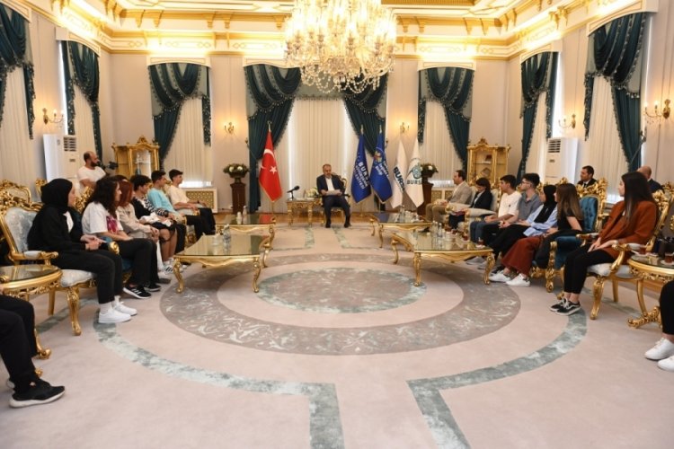 BUSMEK kurslarına katılan YKS adaylarının &uuml;niversite hayalleri ger&ccedil;ekleşti