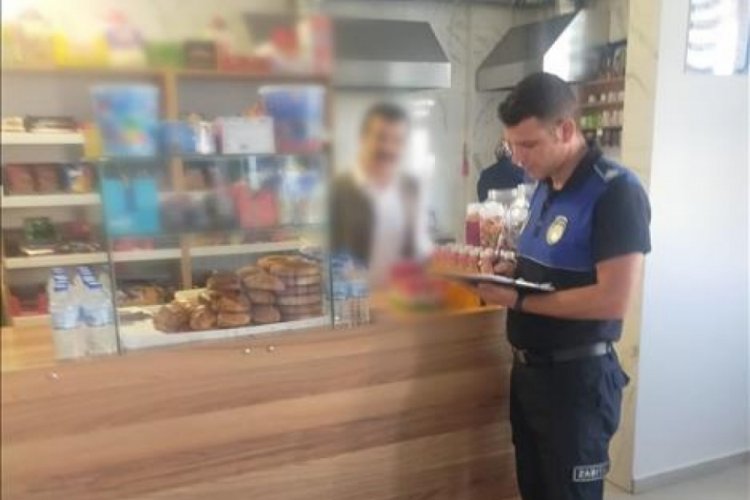 Bursa İneg&ouml;l'de zabıta &ouml;ğrenciler i&ccedil;in sahaya indi