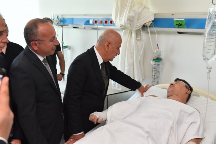 Bakan Kirişci, helikopter kazasında yaralananları ziyaret etti