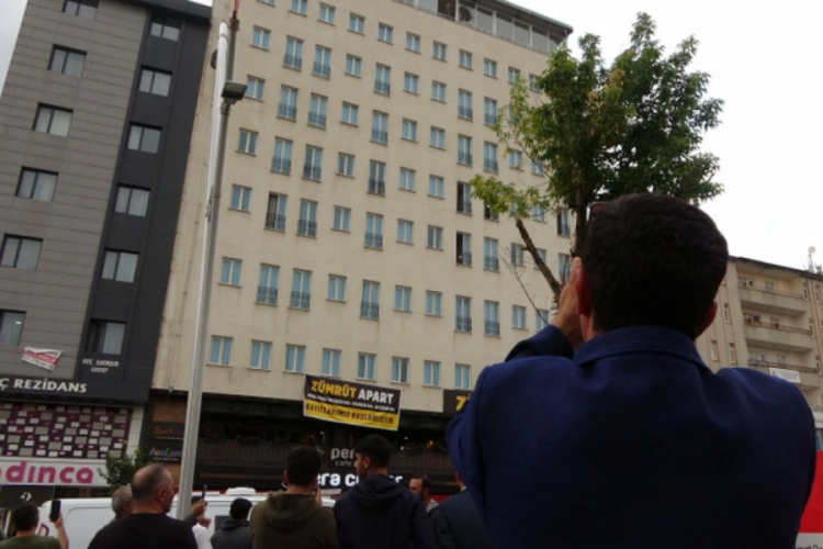 İntihar seyrini yağmur da engelleyemedi!