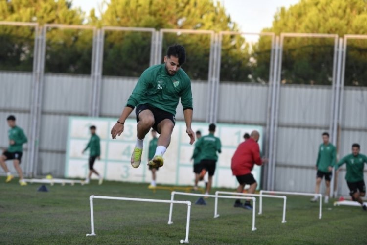 Bursaspor &ccedil;abukluk ve pas &ccedil;alıştı