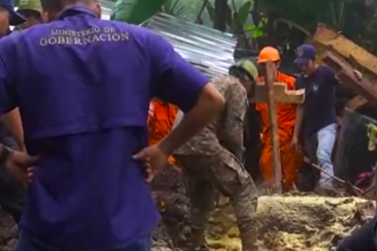 El Salvador'da meydana gelen heyelan, 7 kişiyi hayattan kopardı