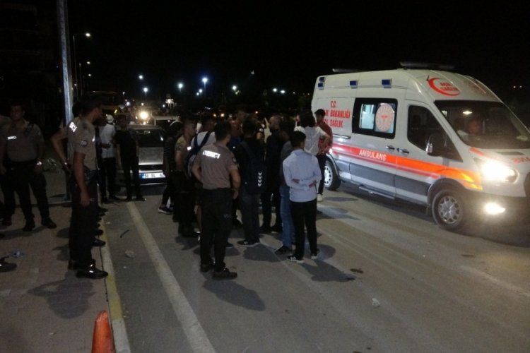 Konserde bı&ccedil;aklı kavga: 1'i ağır 4 yaralı