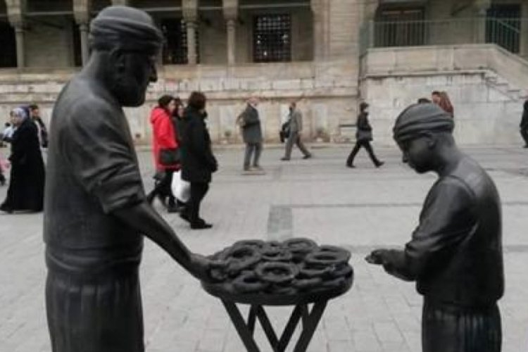 İstanbul'da heykel simitleri &ccedil;aldılar