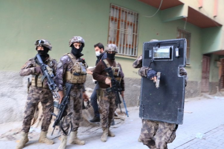 Şanlıurfa'da ter&ouml;r operasyonunda 4 tutuklama