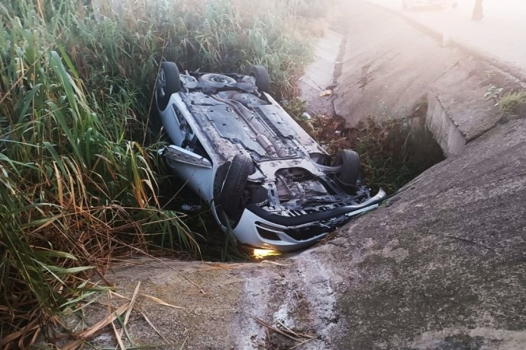 Bursa'da otomobil su kanalına u&ccedil;tu