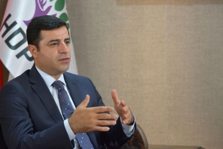 Selahattin Demirtaş sa&ccedil;larını kazıttı: Direnenlere bin selam olsun