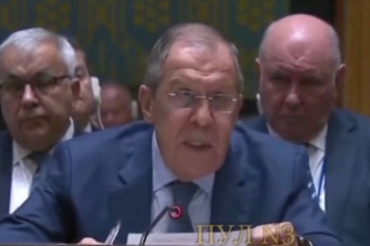 Lavrov, Zelenski'ye k&uuml;f&uuml;r etti!