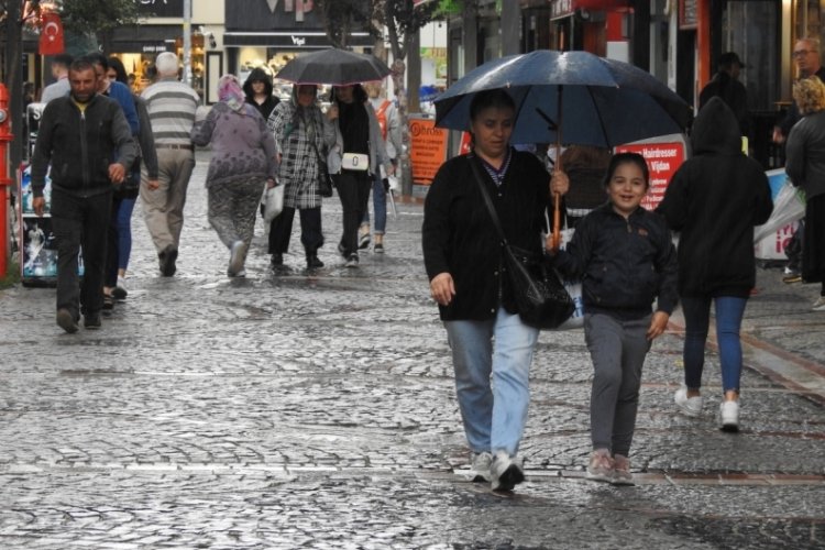 Edirne'de kısa s&uuml;reli etkili olan sağanak zor anlar yaşattı