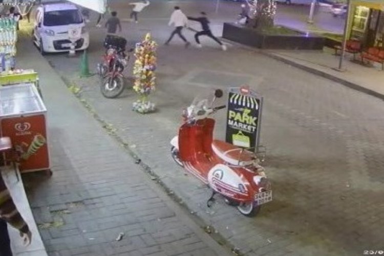 Şehrin g&ouml;beğinde onlarca kişi birbirine girdi