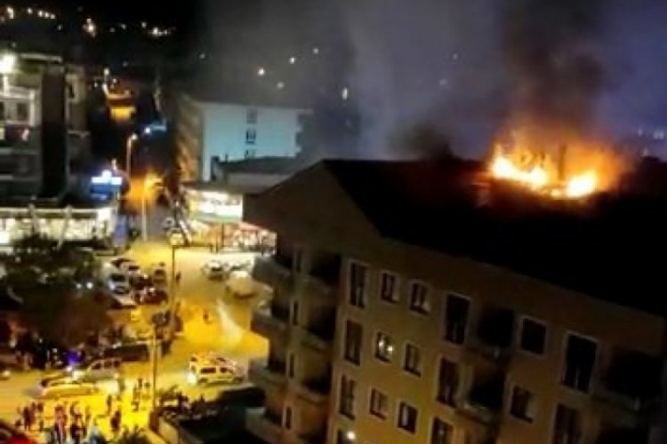Bursa'da sıcak saatler! &Ccedil;atı katı alev alev yandı