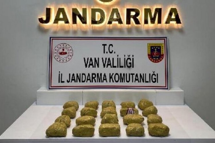 Van'da menfezden 9 kilo esrar &ccedil;ıktı