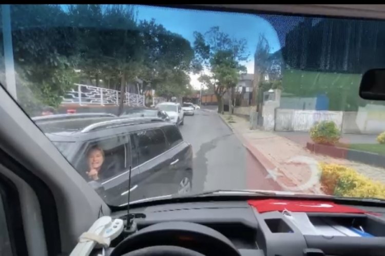 İstanbul'da ambulans ile cip s&uuml;r&uuml;c&uuml;s&uuml; arasında ters y&ouml;n tartışması