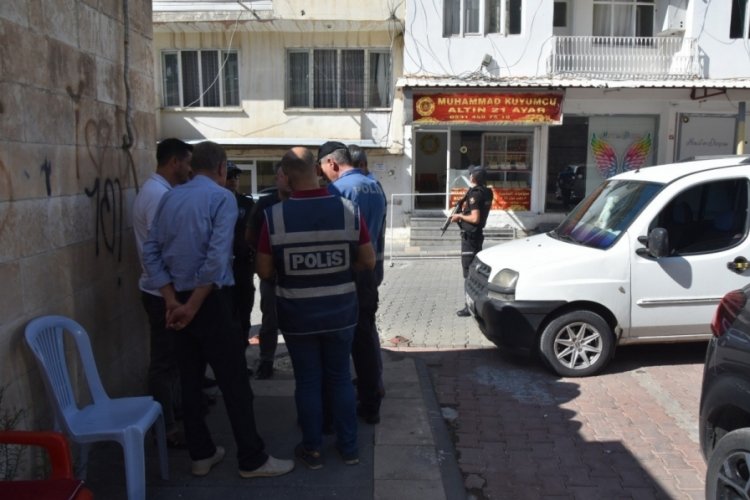 Adıyaman'da d&uuml;zensiz g&ouml;&ccedil;menle m&uuml;cadeleye y&ouml;nelik uygulama