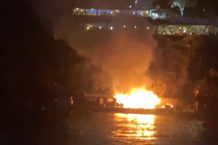 İstanbul'da balık&ccedil;ı barınağında yangın: 2 yaralı