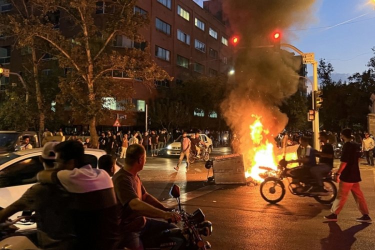 İran'daki protestolarda &ouml;l&uuml; sayısı 41'e y&uuml;kseldi!