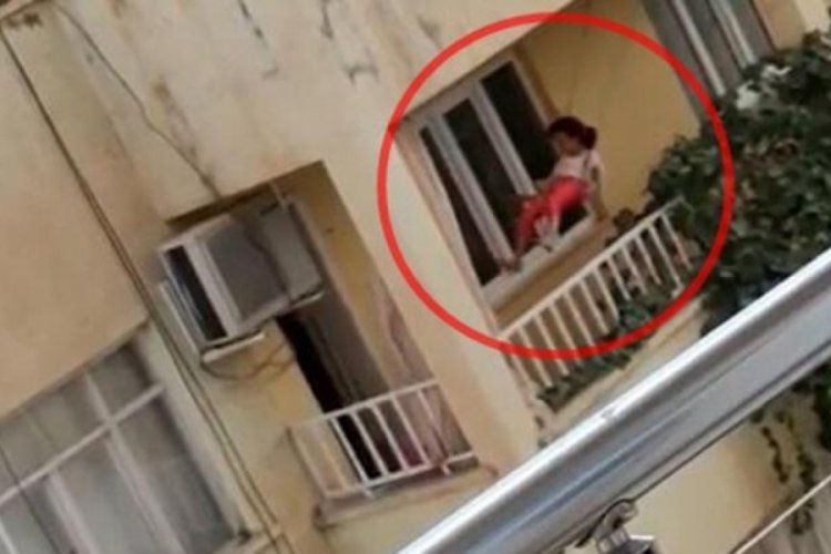 6'ncı katın balkonunda dehşet anları! Korkulukları aşarak sallandı
