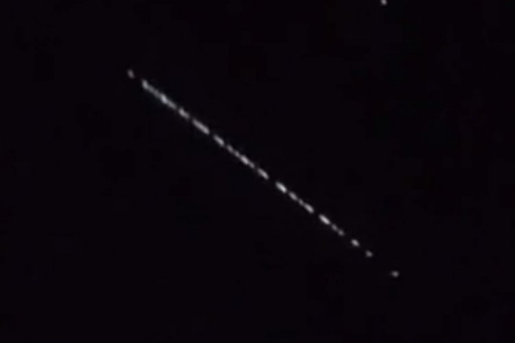 &nbsp;Starlink uyduları g&ouml;ky&uuml;z&uuml;nde s&uuml;z&uuml;ld&uuml;