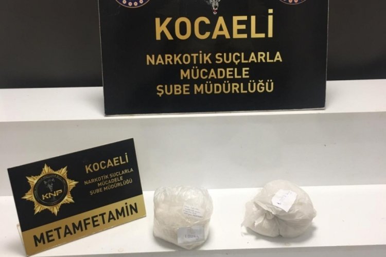 Kocaeli'de aracında uyuşturucu ele ge&ccedil;irilen ş&uuml;pheli g&ouml;zaltına alındı