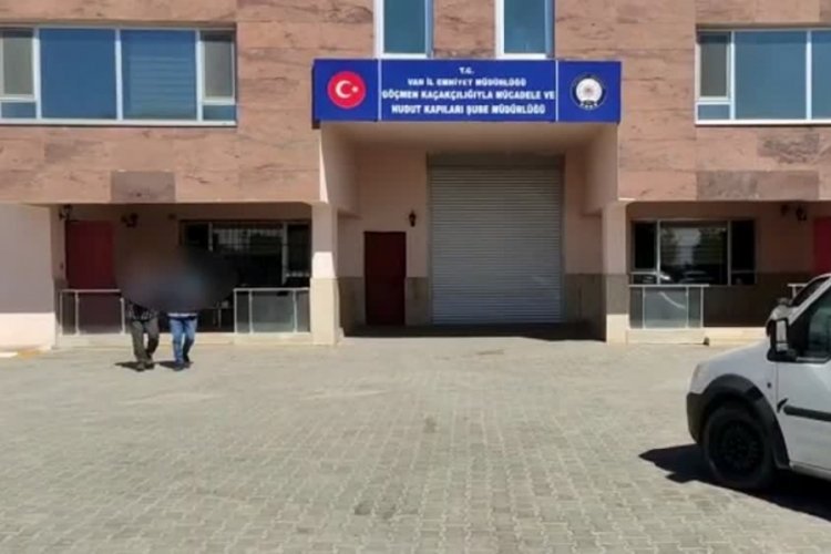 Van'da g&ouml;&ccedil;men ka&ccedil;ak&ccedil;ılığı ş&uuml;phelisi 5 kişi tutuklandı