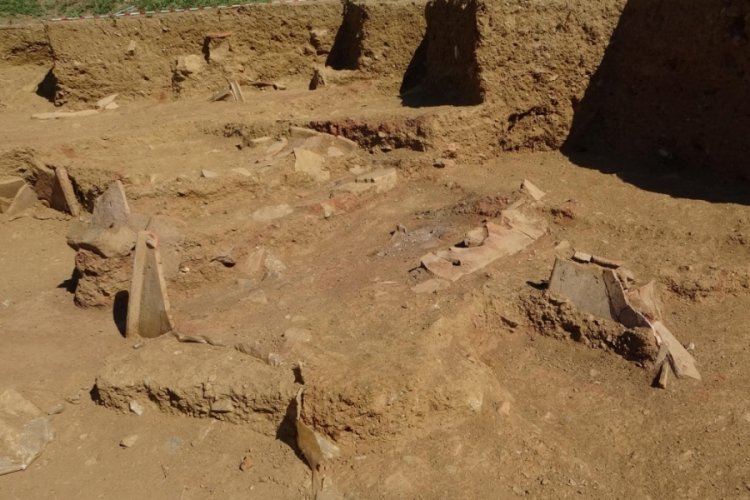 Parion Antik Kenti'nde 2 bin yıllık mezar bulundu