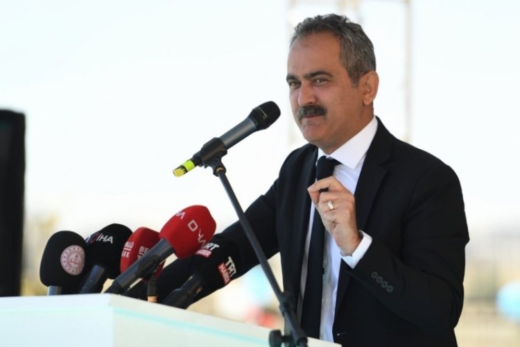 Bakan &Ouml;zer: İlk kez dağıtılan yardımcı kaynaklar ders kitabını ge&ccedil;miş olacak