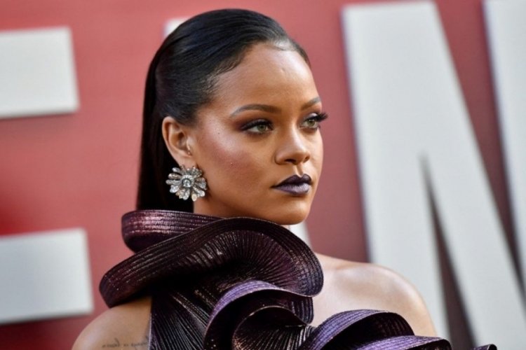 Rihanna sahnelere geri d&ouml;n&uuml;yor