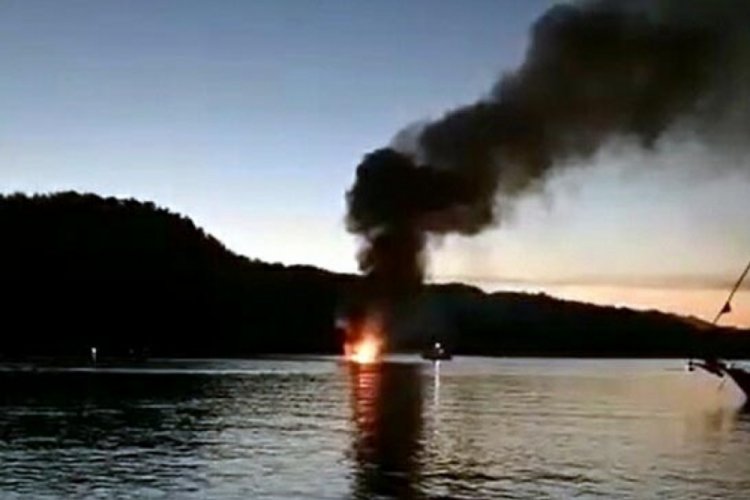 Muğla'da motoryat alev alev yandı