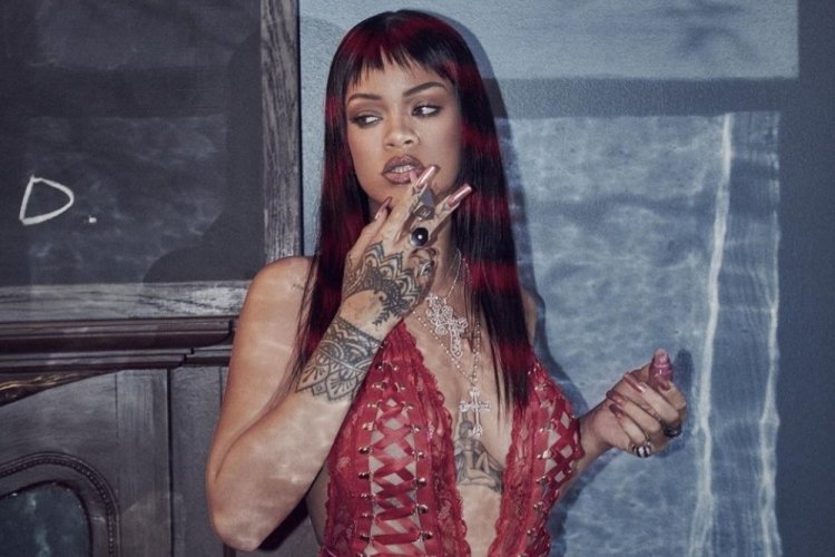 Rihanna 2023 Super Bowl'da sahne alacak