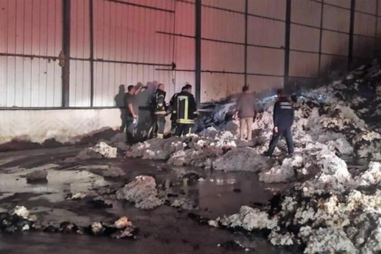 Denizli'de kazı yaparken &ccedil;ıkan kıvılcım 45 ton pamuğa zarar verdi