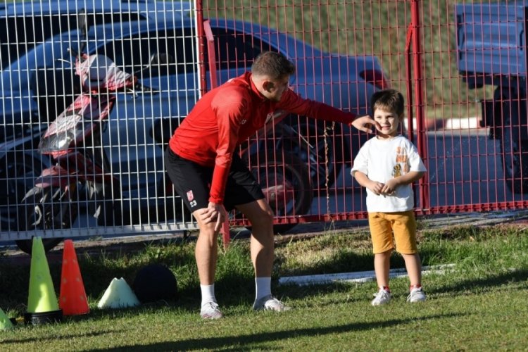 Balıkesirspor minik taraftarını ağırladı