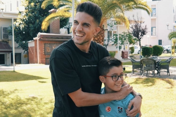 Trabzonspor'lu Marc Bartra, minik taraftarla buluştu