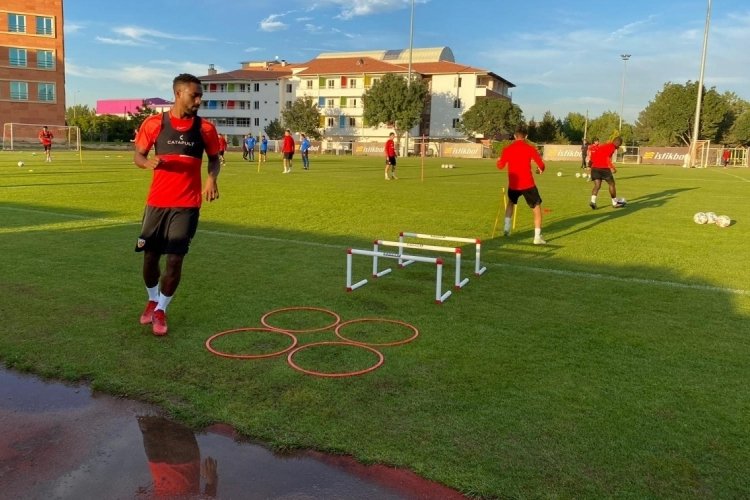 Kayserispor Teknik Direkt&ouml;r&uuml; &Ccedil;ağdaş Atan: Moralimiz iyi, iyi &ccedil;alışıyoruz