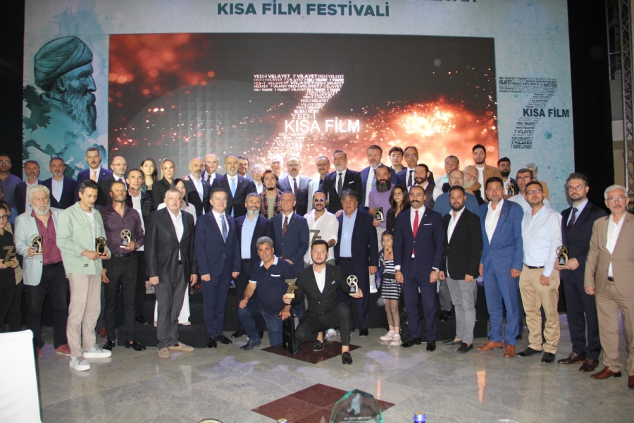 Bursa'da 'Yed-i Velayet 7 Vilayet Kısa Film Festivali'nde &ouml;d&uuml;ller sahiplerini buldu