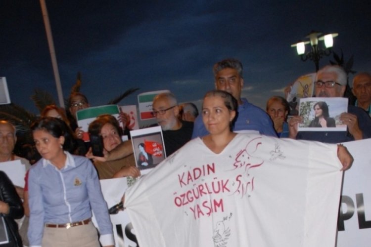 Aydın'da kadınlar, Mahsa Amini'nin &ouml;l&uuml;m&uuml;n&uuml; protesto etti!
