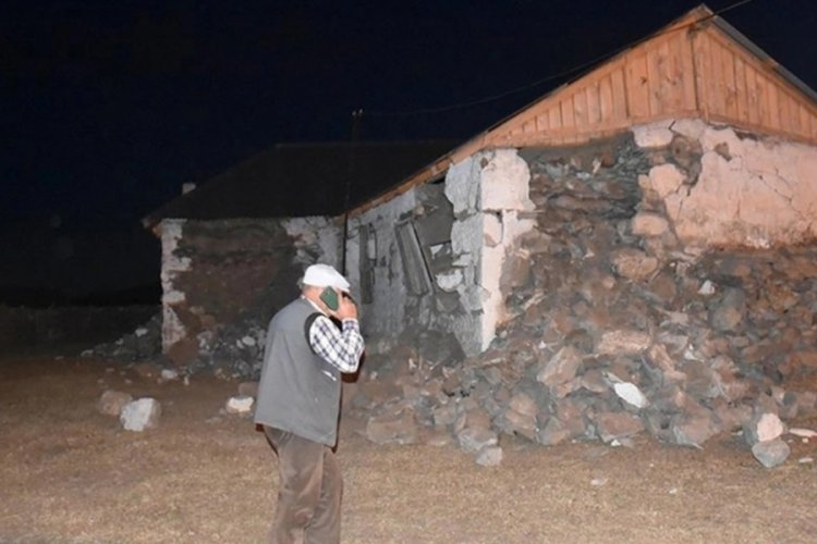Ardahan'daki depremde Kars'ta 26 yapıda hasar meydana geldi