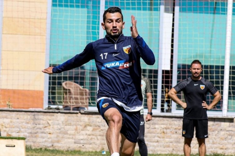 Kayserispor'da sakatlığı ge&ccedil;en Emrah takıma katıldı