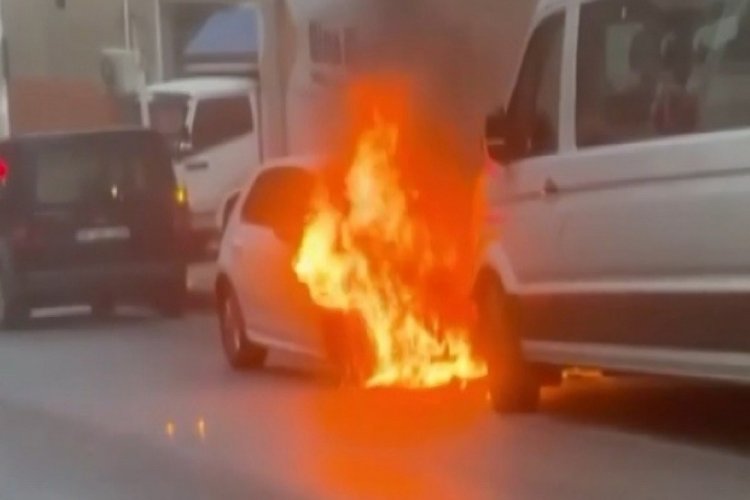 Bursa'da 2 otomobil yandı