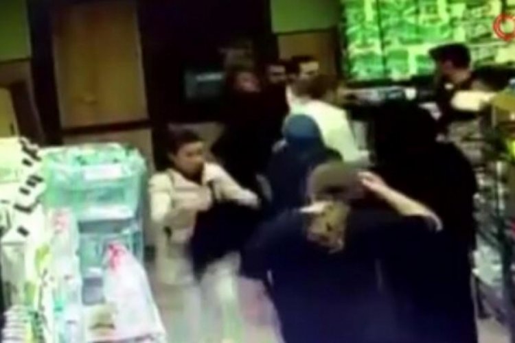 İstanbul'da m&uuml;şterinin almadığı fişi &ccedil;&ouml;pe attı, &ouml;ld&uuml;resiye dayak yedi