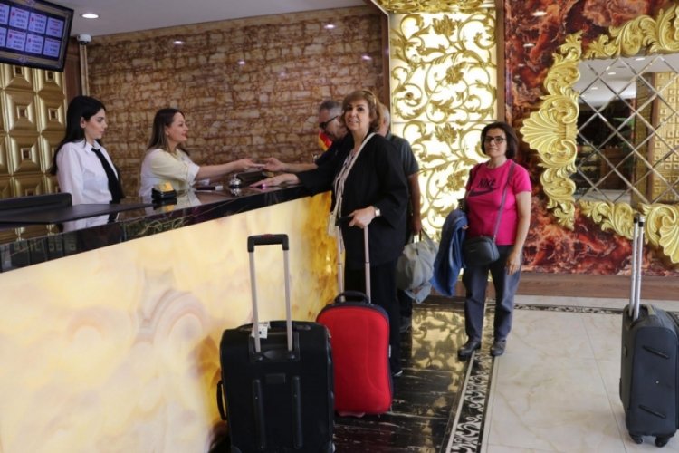 İranlılar Van'a akın etti: Y&uuml;zde 100 doluyuz