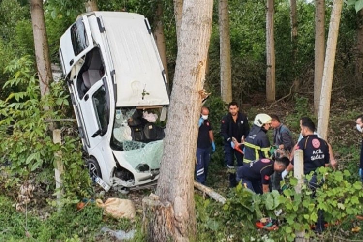 Samsun'da otomobil ağa&ccedil;lık alana u&ccedil;tu: 4 kişi yaralandı