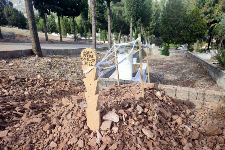 Muğla'da &ouml;len g&ouml;&ccedil;menlerin cenazeleri kimsesizler mezarlığına defnedildi